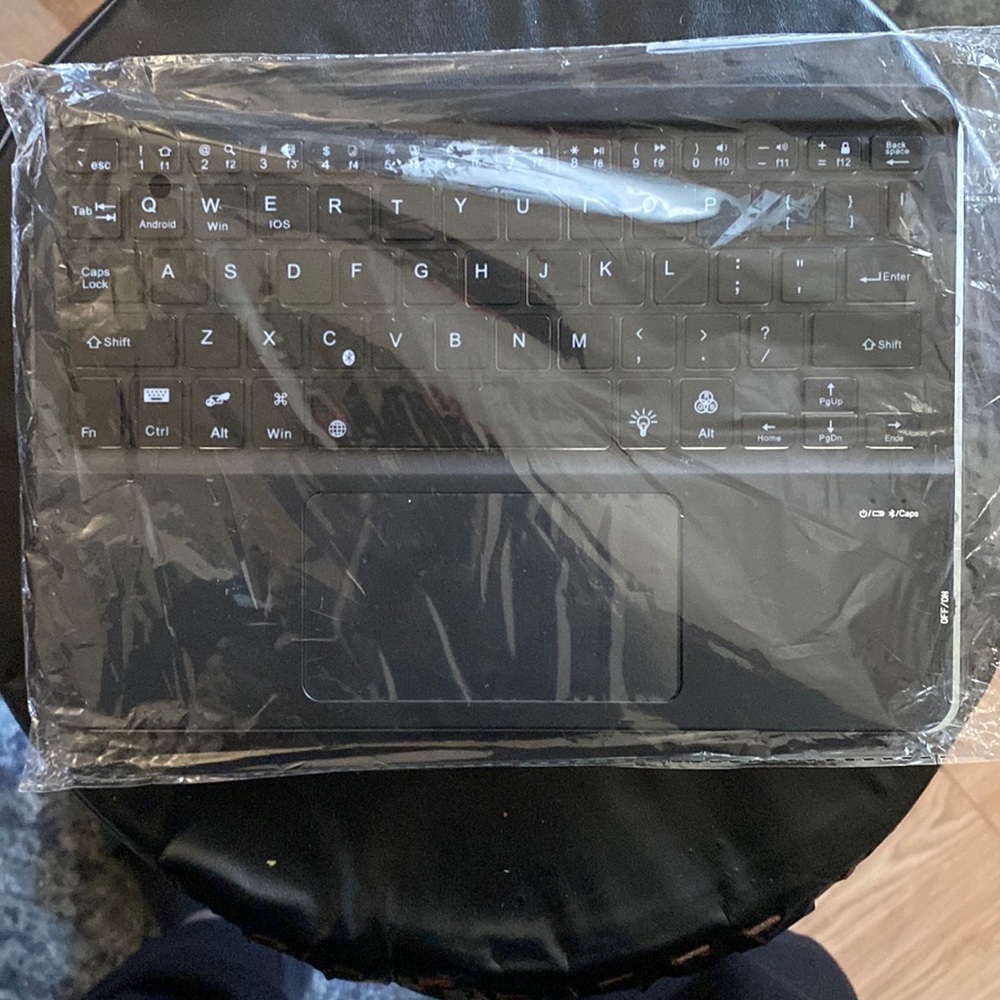 Multi function keyboard with touchpad - Picture 5 of 6